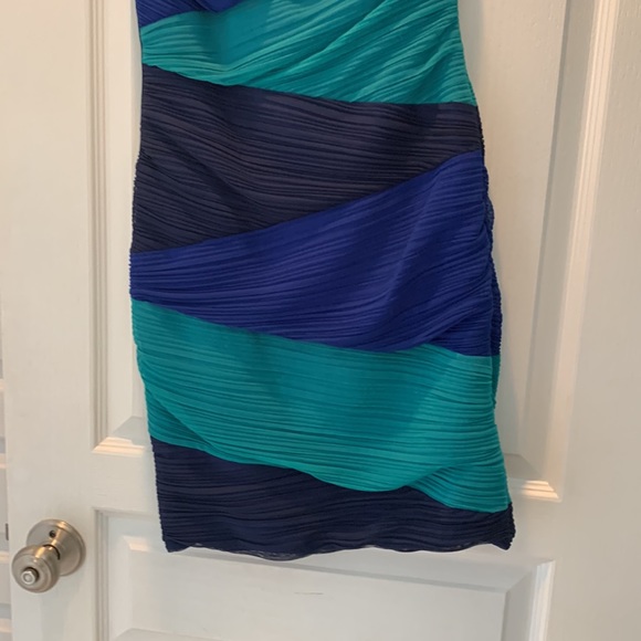 BCBGMaxAzria Kira Dress size Small - Picture 8 of 8